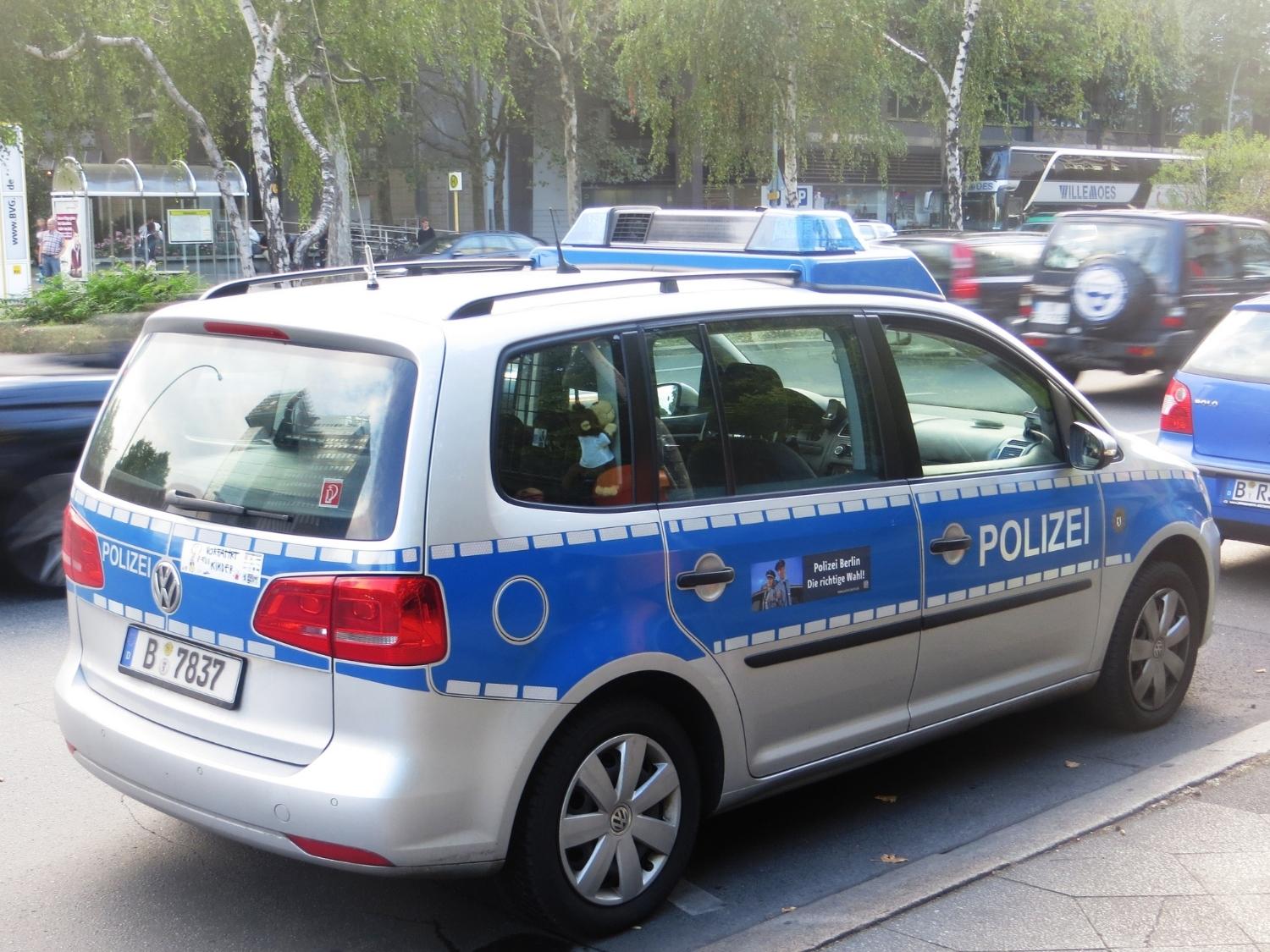 mascherine obbligatorie macchina della polizia evaso a berlino