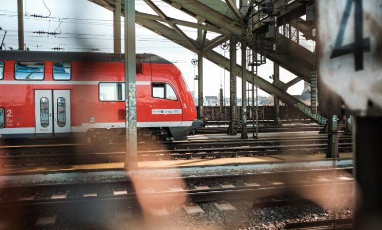 sciopero DB sui binari sciopero a tempo indeterminato dei treni sabotaggio più violenza